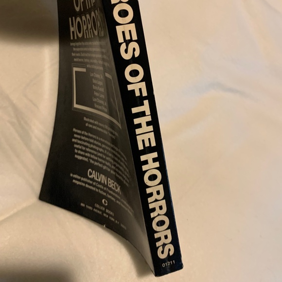 Vintage Book "Heroes of the Horrors" - Picture 3 of 9